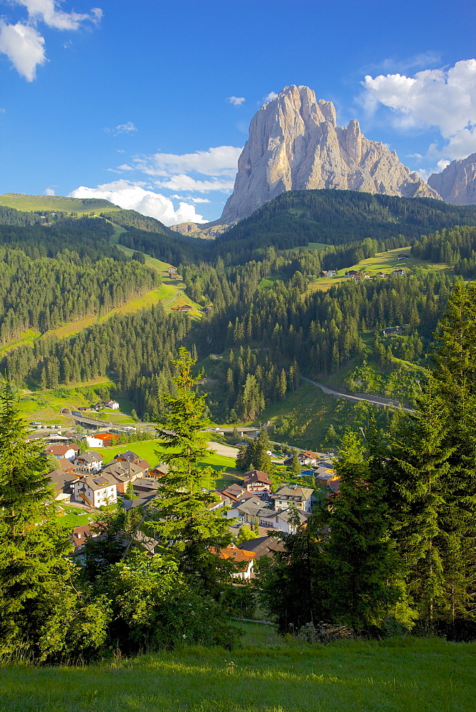 St. Cristina overlooked by Sassolungo Mountain, Gardena Valley, Bolzano Province, Trentino-Alto Adige/South Tyrol, Italian Dolomites, Italy, Europe