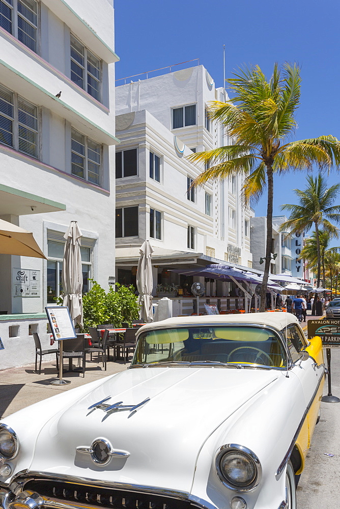 Ocean Drive, classic American car and Art Deco architecture, Miami Beach, Miami, Florida, United States of America, North America