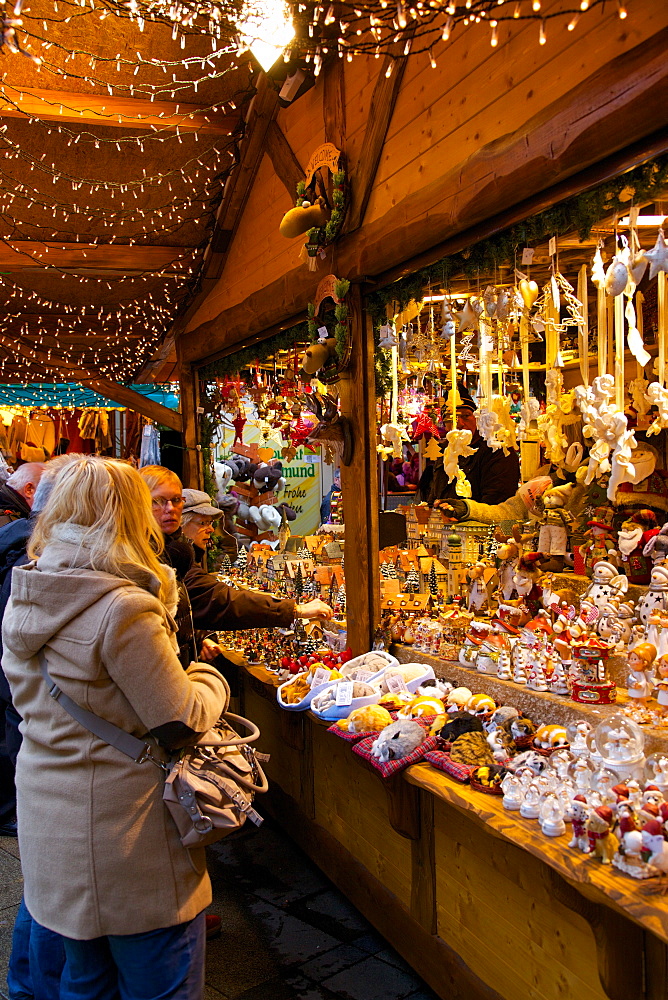 Christmas Market stall, Dortmund, North Rhine-Westphalia, Germany, Europe