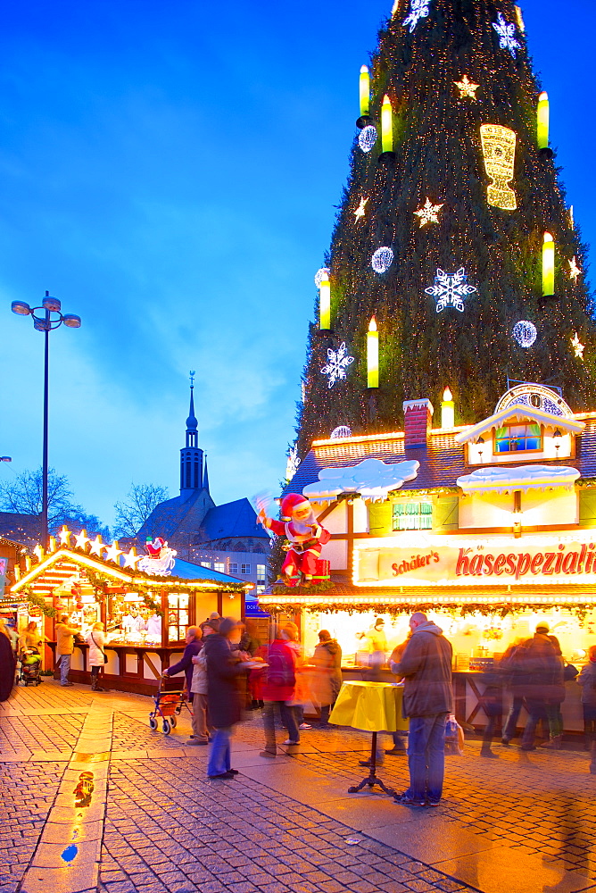 Christmas Market and the Biggest Christmas Tree in the World, Hansaplatz, Dortmund, North Rhine-Westphalia, Germany, Europe