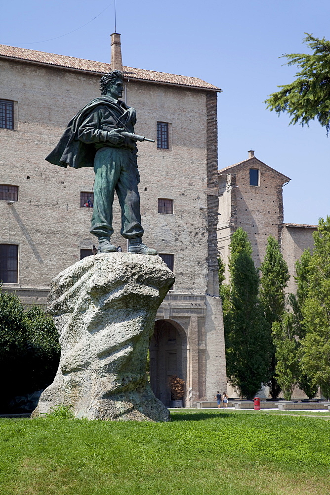 Al Partigiano Monument and Palazzo Della Pilotta, Piazza del Pace, Parma, Emilia Romagna, Italy, Europe