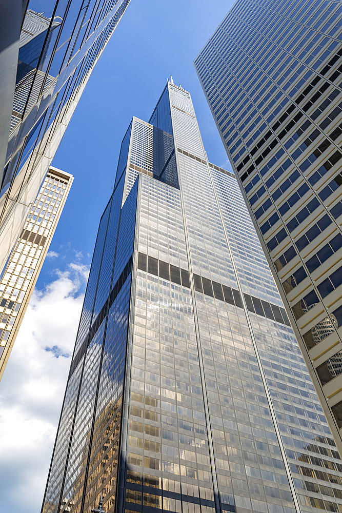 View of Willis Tower from street below, Chicago, Illinois, United States of America, North America