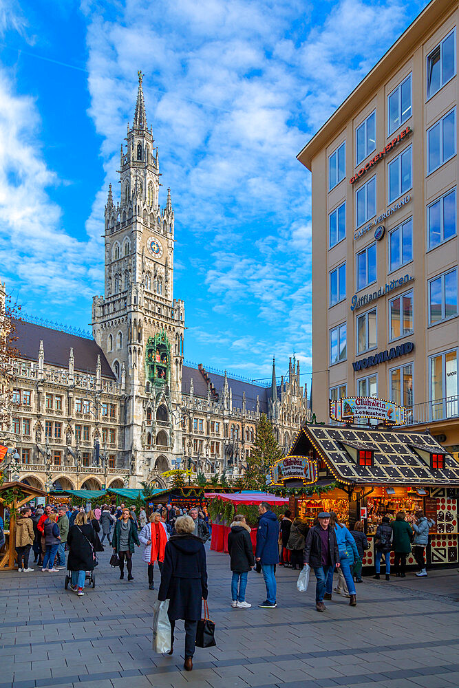 View of the New Town Hall clock tower (Rathaus) and Christmas Market in Marienplatz, Munich, Bavaria, Germany, Europe