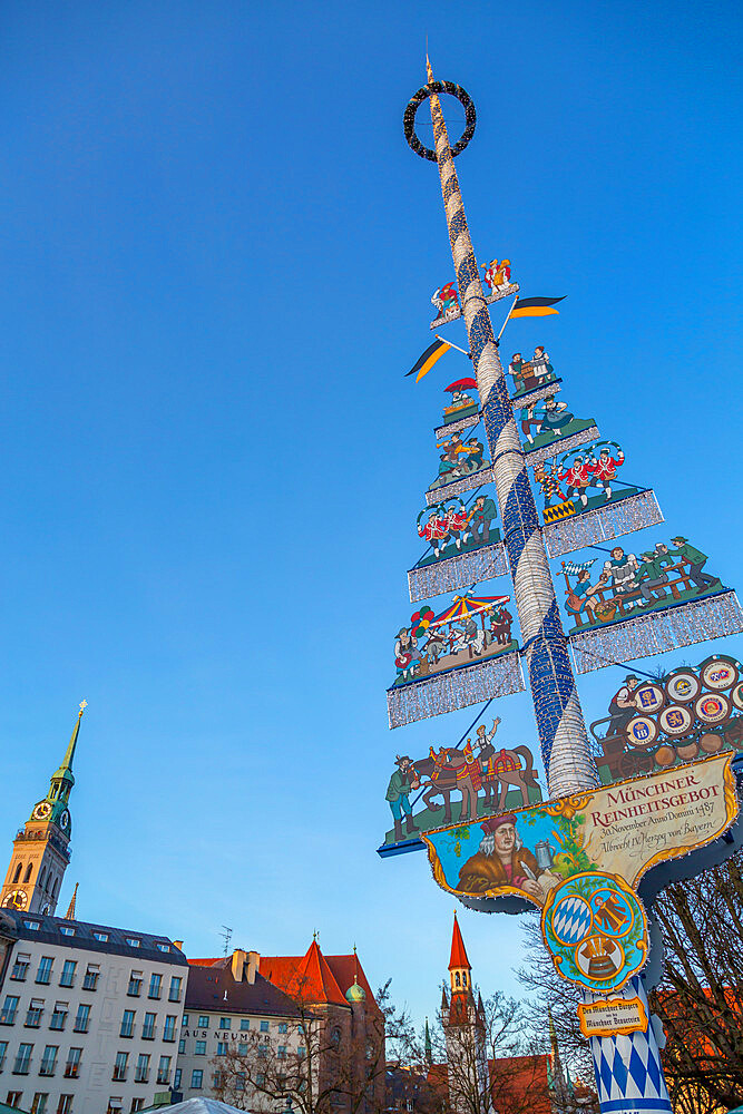 View of Viktualienmarkt at Christmas, Munich, Bavaria, Germany, Europe