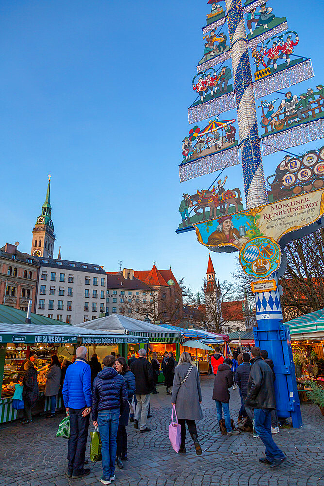 View of Viktualienmarkt at Christmas, Munich, Bavaria, Germany, Europe