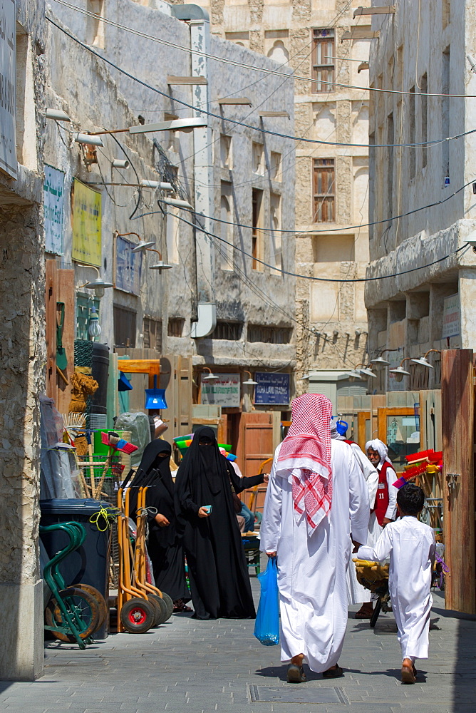 Local people, Waqif Souq, Doha, Qatar, Middle East