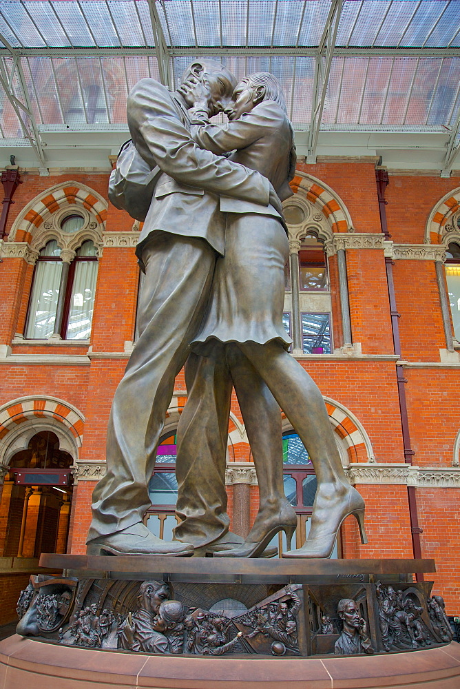 Statue of Couple Embracing, St. Pancras Station, London, England, United Kingdom, Europe