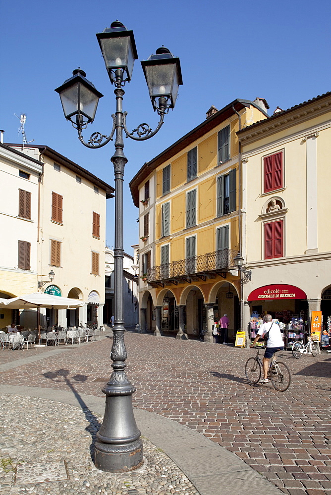 Piazza, Iseo, Lake Iseo, Lombardy, Italian Lakes, Italy, Europe