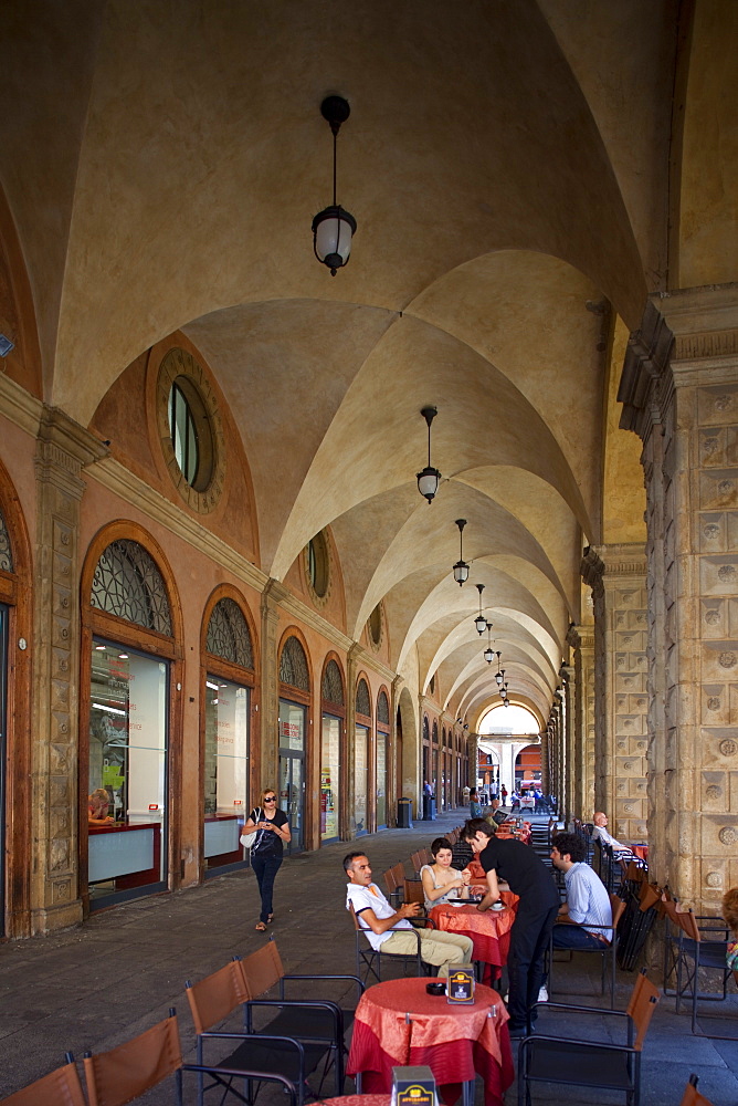 Cafe, Podesta Palace, Piazza Maggiore, Bologna, Emilia Romagna, Italy, Europe