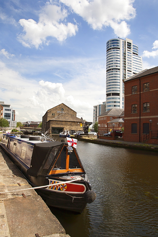 Narrowboat at Granary Wharf, Leeds, West Yorkshire, Yorkshire, England, United Kingdom, Europe