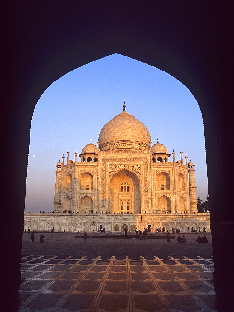 The Taj Mahal just before sunset framed by the mosque arch and prayer mat style polished stone floor, UNESCO World Heritage Site, Agra, Uttar Pradesh, India, Asia