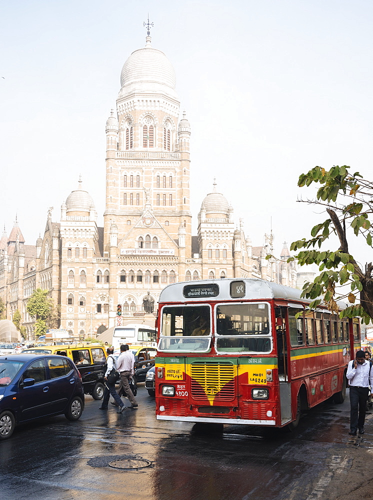 Double decker bus outside Mumbai Municipal corporation building, Mumbai (Bombay), India, South Asia