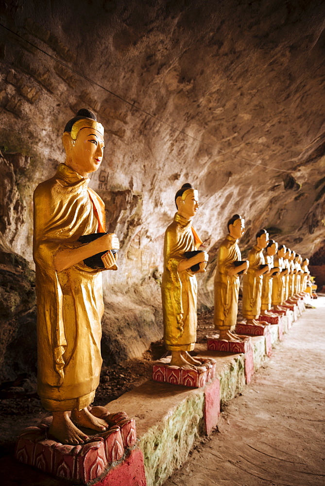 Buddha statues inside Sa-dan Cave near Hpa-an, Kayin State, Myanmar (Burma), Asia