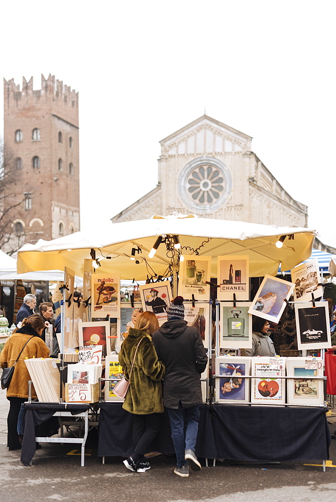 Sunday antiques market with Basilica di San Zeno Maggiore in background, Verona, Veneto Province, Italy, Europe