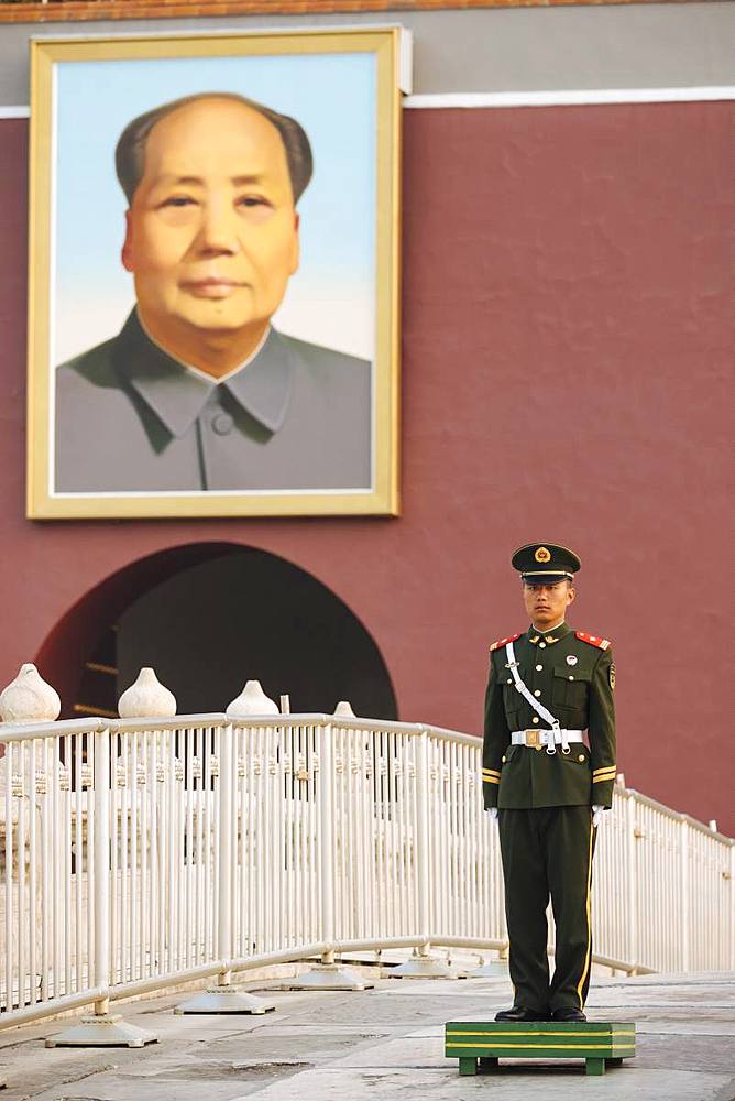 Gate of Heavenly Peace with Mao's Portrait and guard, Tiananmen Square, Beijing, China, Asia