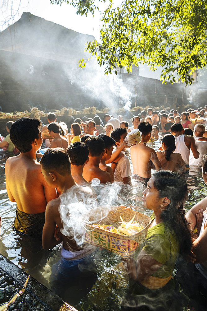 Pilgrims queuing to bathe in the sacred Tampaksiring Spring, Pura Tirta Empul Temple, Ubud, Bali, Indonesia, Southeast Asia, Asia