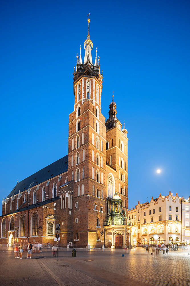 Exterior of Saint Mary's Basilica (Bazylika Mariacka) in Market Square (Rynek Glowny) at night, UNESCO World Heritage Site, Krakow, Malopolskie, Poland, Europe