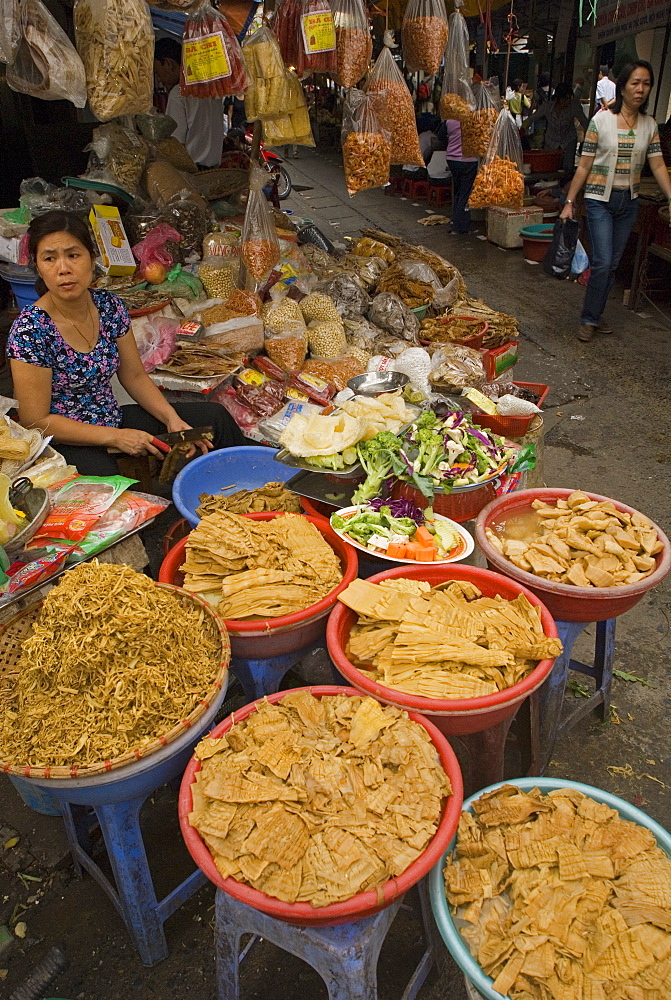 Street traders, Hanoi, Vietnam, Indochina, Southeast Asia, Asia