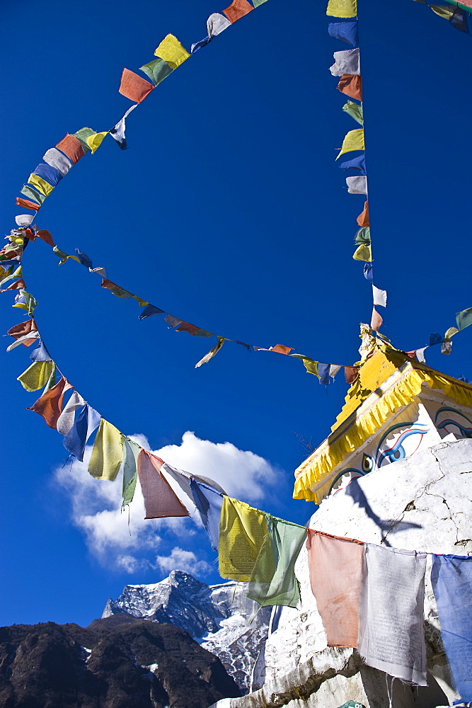 Prayer flags and Buddhist stupa, Namche Bazaar, Solu Khumbu Region, Nepal, Himalayas, Asia