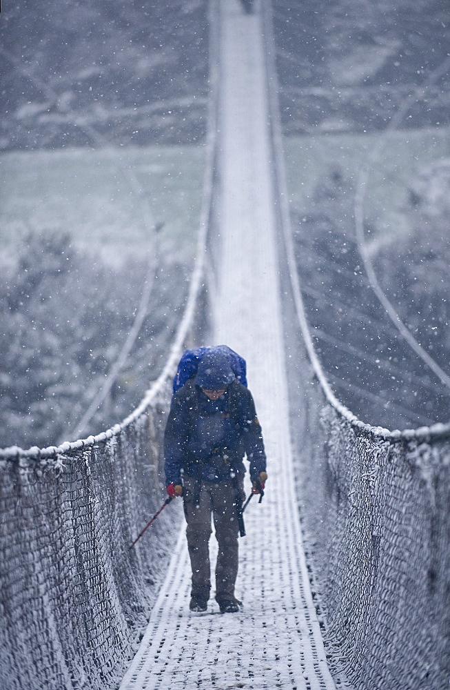 Footbridge, Dodh Kosi River, Khumbu (Everest) Region, Nepal, Himalayas, Asia