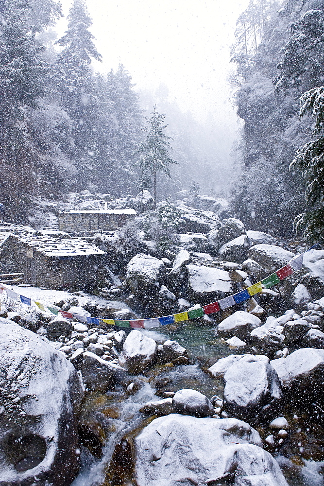 Dodh Kosi River, Khumbu (Everest) Region, Nepal, Himalayas, Asia