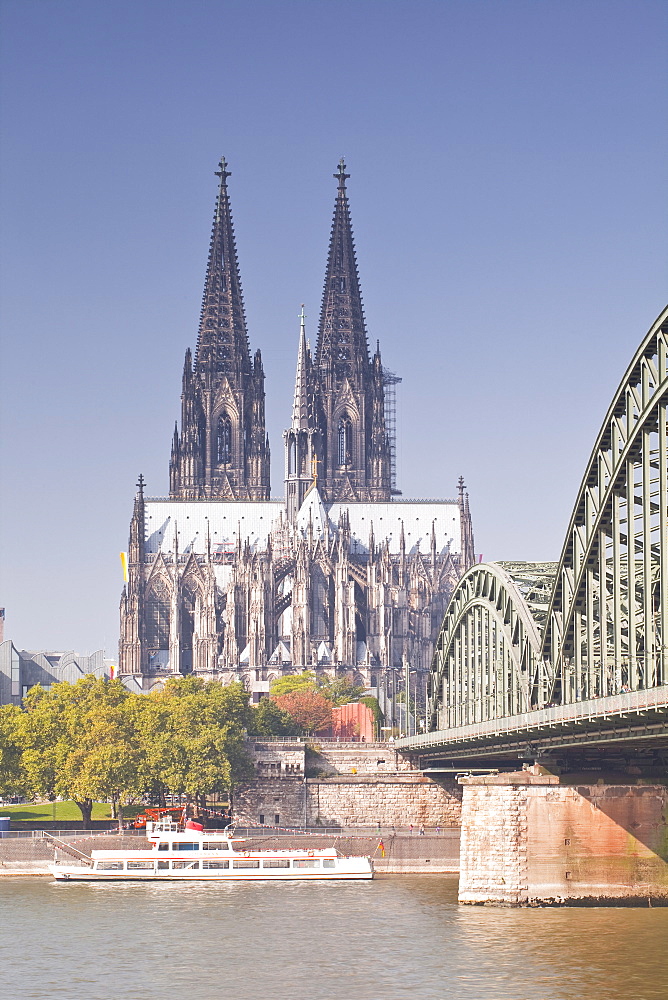 Cologne Cathedral (Dom), UNESCO World Heritage Site, across the River Rhine, Cologne, North Rhine-Westphalia, Germany, Europe 