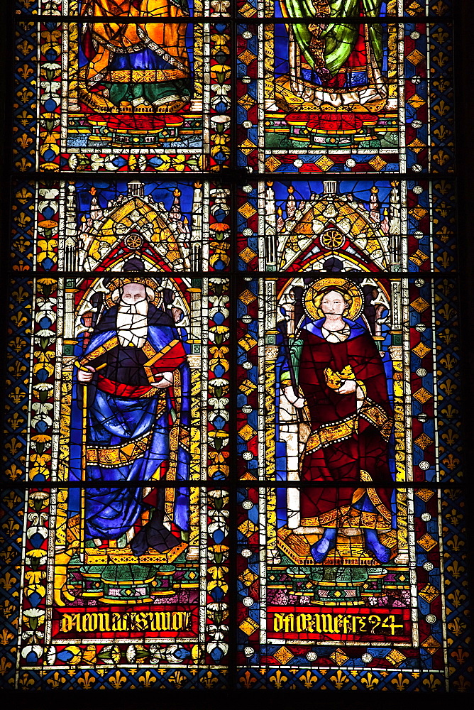 Stained glass windows in the Basilica di Santa Maria del Fiore (Florence Cathedral), UNESCO World Heritage Site, Florence, Tuscany, Italy, Europe 