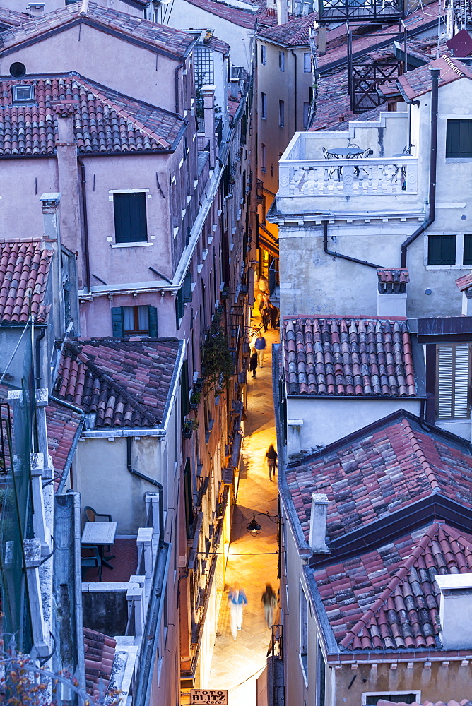 The narrow streets of Venice, UNESCO World Heritage Site, Veneto, Italy, Europe 