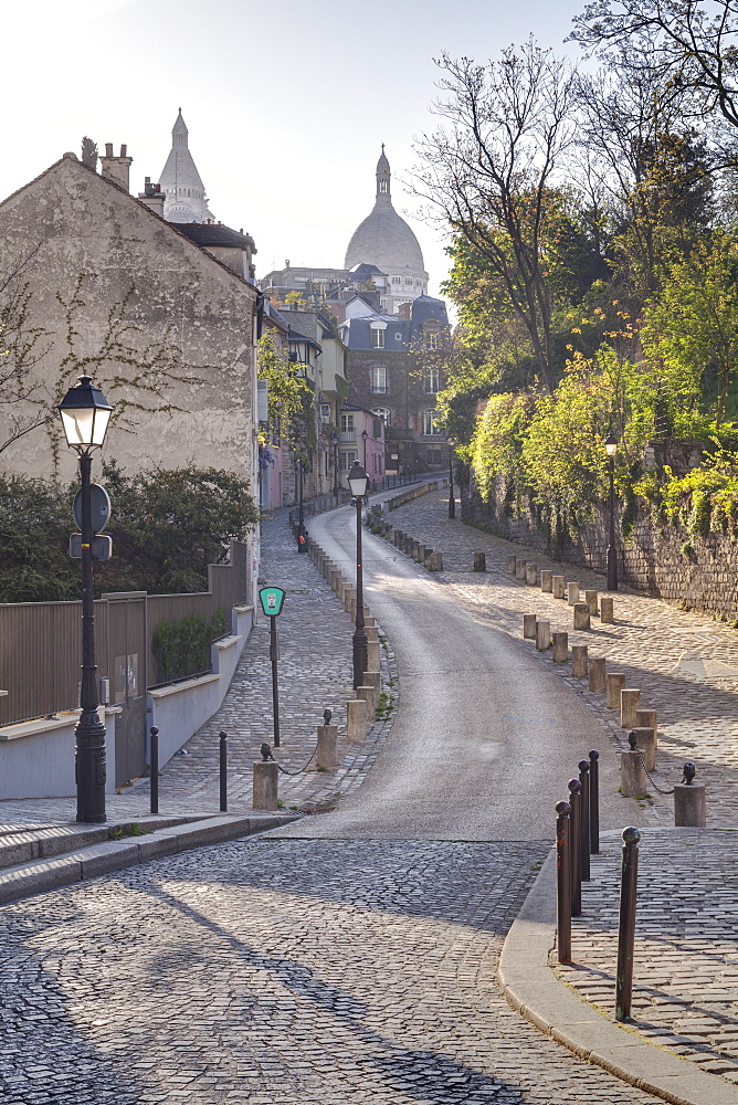 The Montmartre area with the Sacre Coeur basilica in the background, Paris, France, Europe