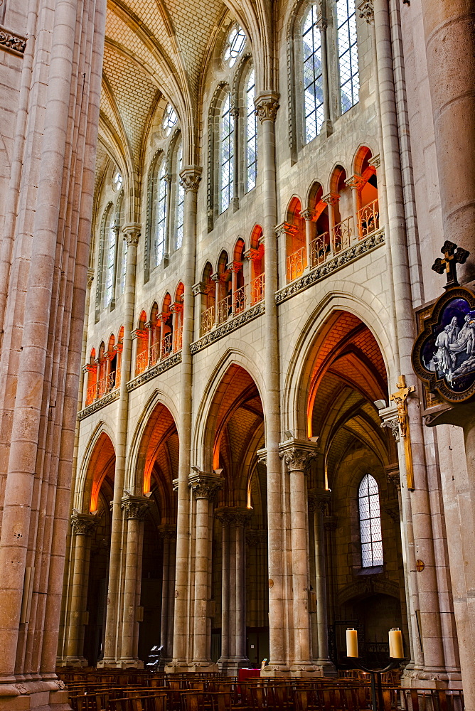 The interior of the Basilique de Saint Nicholas in the city of Nantes, Loire-Atlantique, France, Europe