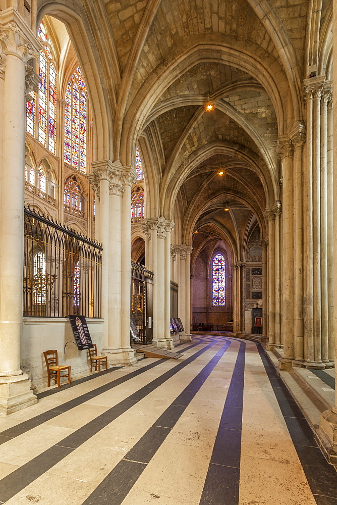 Interior of Saint Gatien cathedral, Tours, Indre-et-Loire, Centre, France, Europe