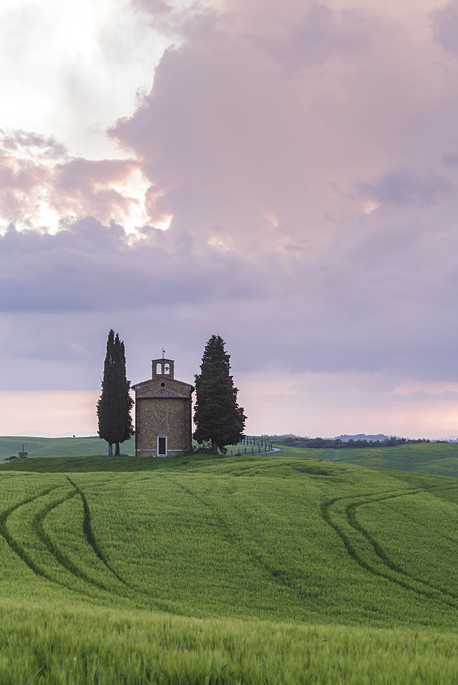 Cappella della Madonna di Vitaleta in the Val d'Orcia, UNESCO World Heritage Site, Tuscany, Italy, Europe