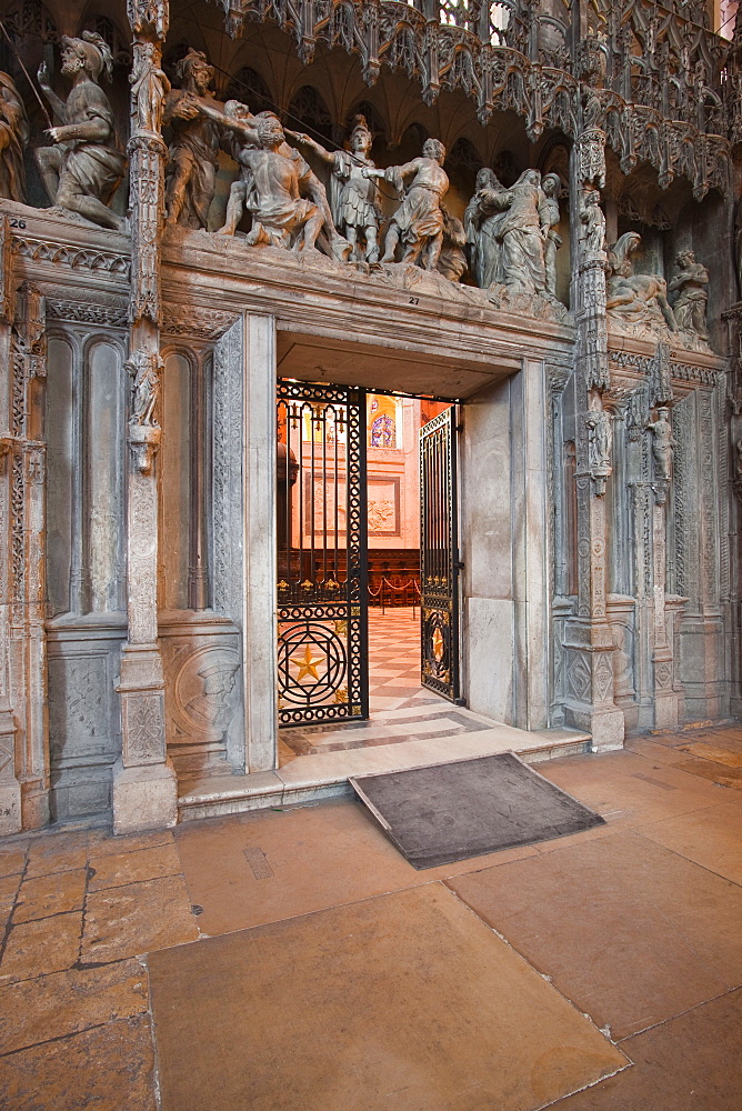 The entrance to the choir in Chartres Cathedral, UNESCO World Heritage Site, Chartres, Eure-et-Loir, Centre, France, Europe