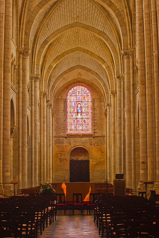 The nave of St.-Julien du Mans Cathedral, Le Mans, Sarthe, Pays de la Loire, France, Europe 