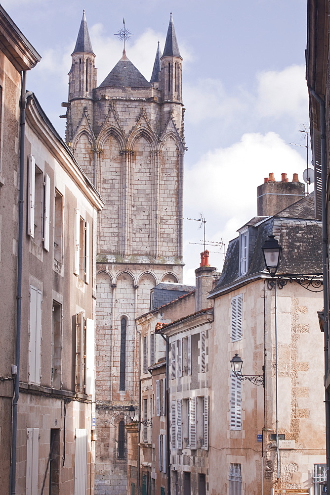 The small streets of Poitiers with the cathedral in the background, Poitiers, Vienne, Poitou-Charentes, France, Europe 