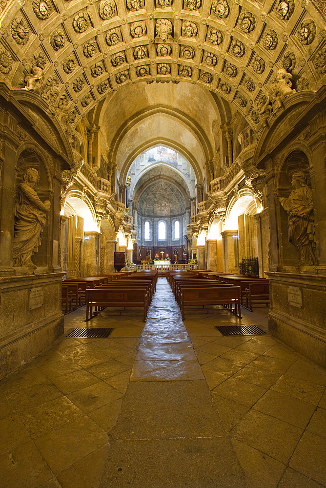 The nave of Notre-Dame des Doms d'Avignon cathedral, Avignon, Vaucluse, France, Europe 