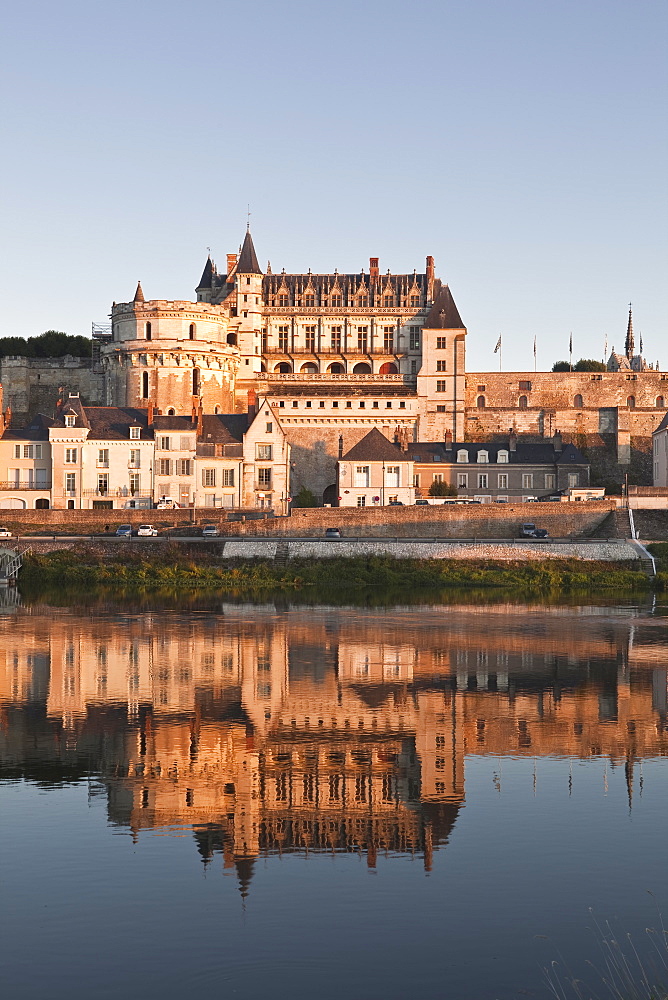 The chateau of Amboise, UNESCO World Heritage Site, reflecting in the waters of the River Loire, Amboise, Indre-et-Loire, Loire Valley, Centre, France, Europe