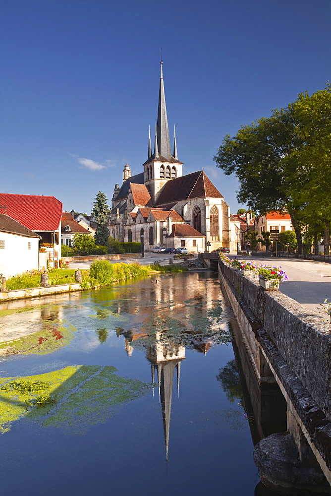 L'eglise Saint-Pierre-es-Liens in Bas Riceys, Champagne, France, Europe 