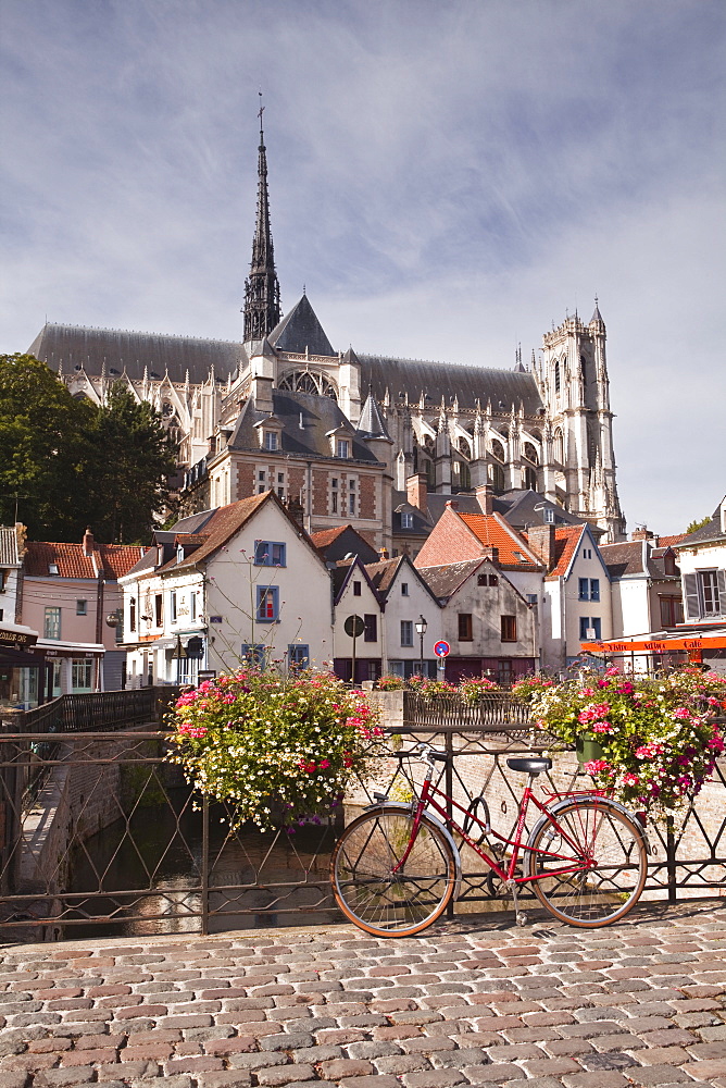 Notre Dame d'Amiens Cathedral, UNESCO World Heritage Site, and the city of Amiens, Somme, Picardy, France, Europe