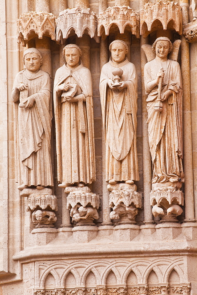 Statues on the west front of Notre Dame d'Amiens Cathedral, UNESCO World Heritage Site, Amiens, Somme, Picardy, France, Europe