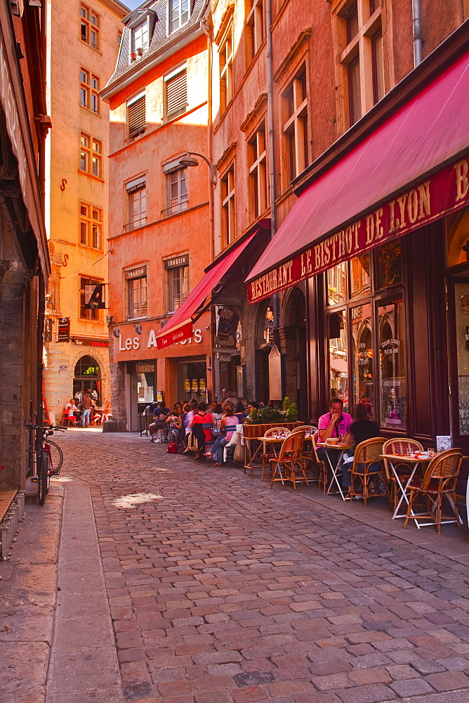 People enjoying the restaurants of Vieux Lyon, Lyon, Rhone, Rhone-Alpes, France, Europe