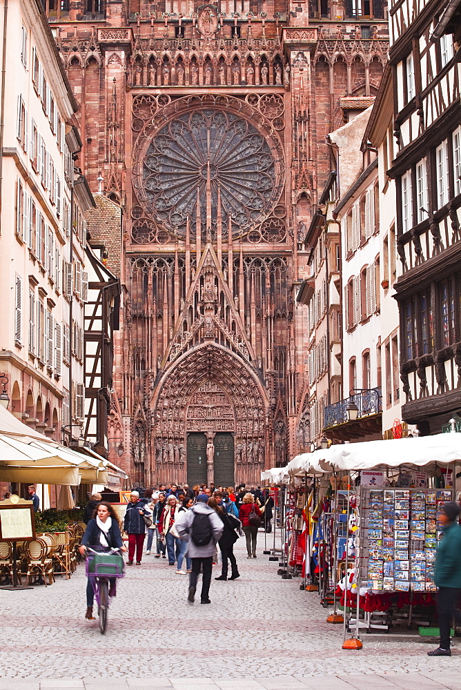 Rue Merciere and Notre Dame de Strasbourg cathedral, Strasbourg, Bas-Rhin, Alsace, France, Europe