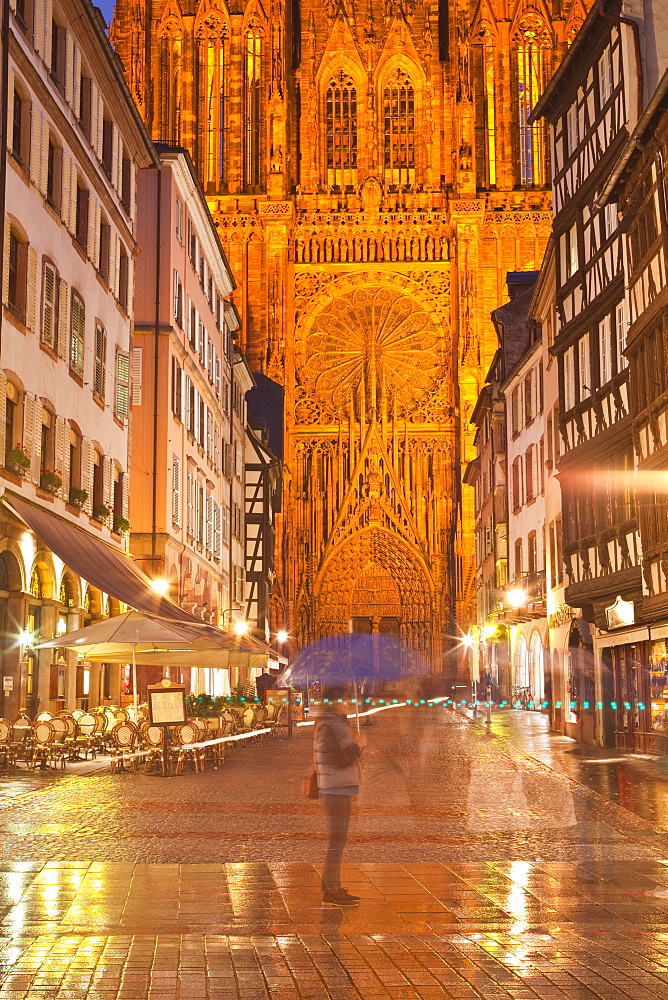 Rain soaked streets in front of Strasbourg cathedral, Strasbourg, Bas-Rhin, Alsace, France, Europe