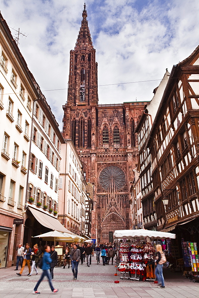 Rue Merciere and Notre Dame de Strasbourg cathedral, Strasbourg, Bas-Rhin, Alsace, France, Europe