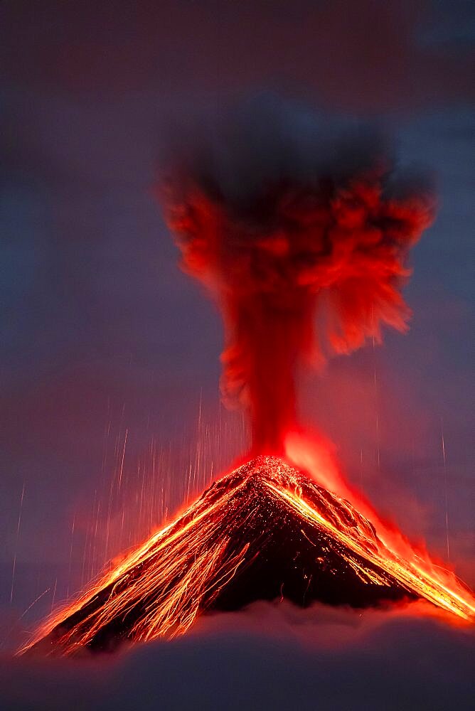 Volcán de Fuego (Volcano of fire) eruption at night, Sierra Madre de Chiapas, Guatemala. 1st place, landscape category, Fotonoja 2022.