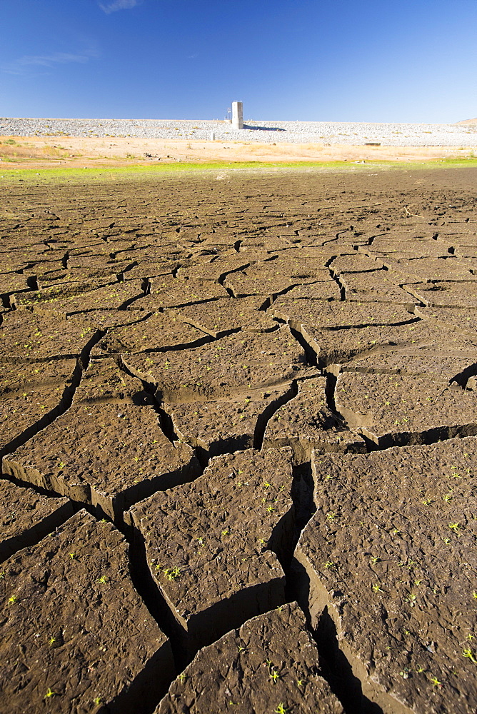 Lake Isabella near Bakersfield, East of California's Central valley is at less than 13% capacity following the four year long devastating drought. The reservoir has dropped so low, that the water level is below the outflow pipe.