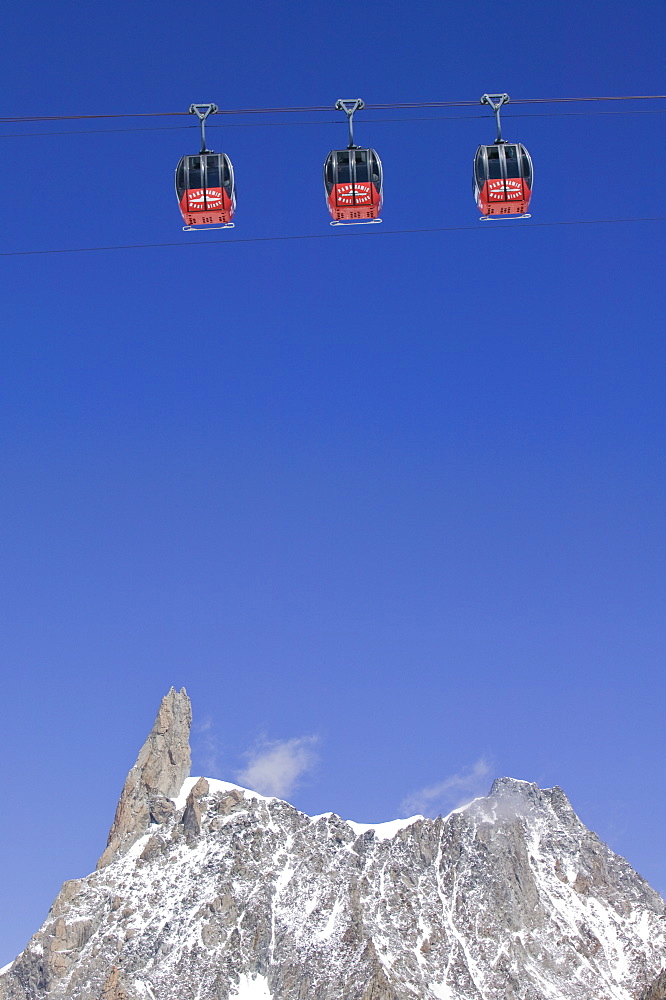 The Vallee Blanche telecabine above the Dent Du Geant, Chamonix, Haute Savoie, France, Europe