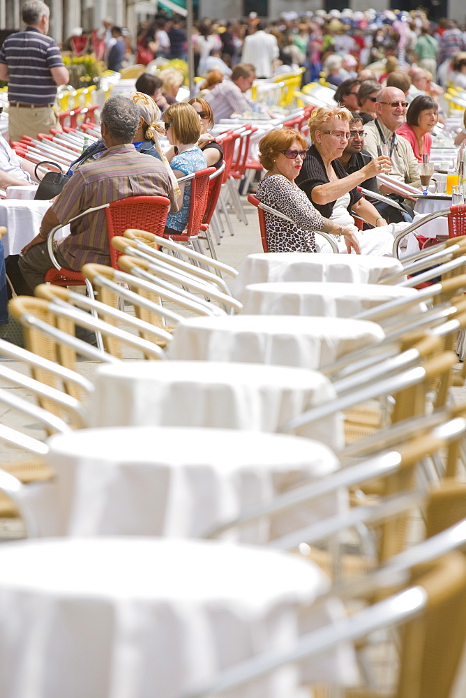 Cafe tables in St. Marks Square in Venice, UNESCO World Heritage Site, Veneto, Italy, Europe