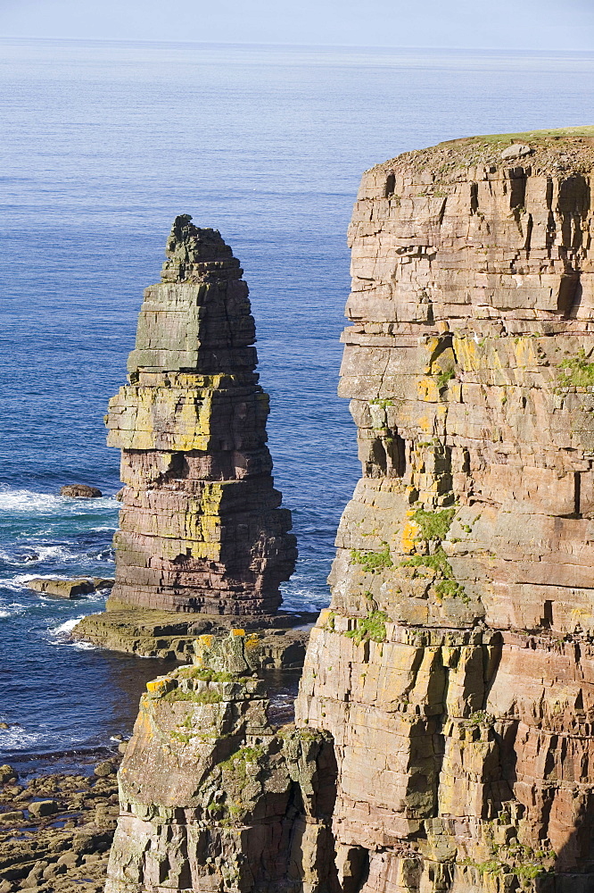 Am Buachaille sea stack on the coast south of Sandwood Bay, Sutherland, Scotland, United Kingdom, Europe