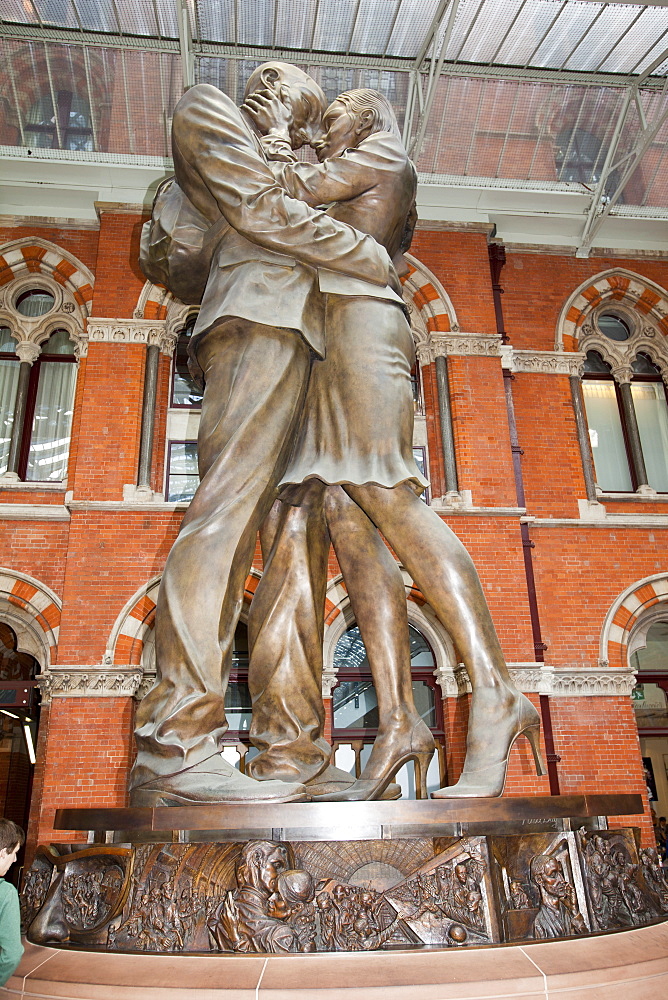 The Meeting Place a 9m high sculpture by Paul Day in St. Pancras Station, London, England, United Kingdom, Europe